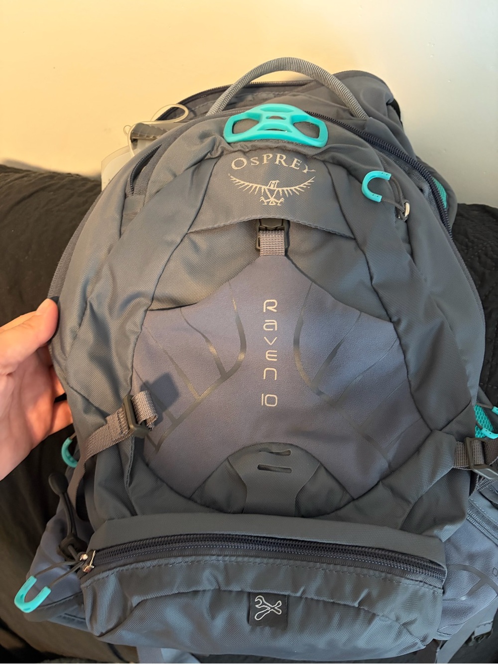 OSPREY Raven 10 Men's Gray Backpack with Teal Accents